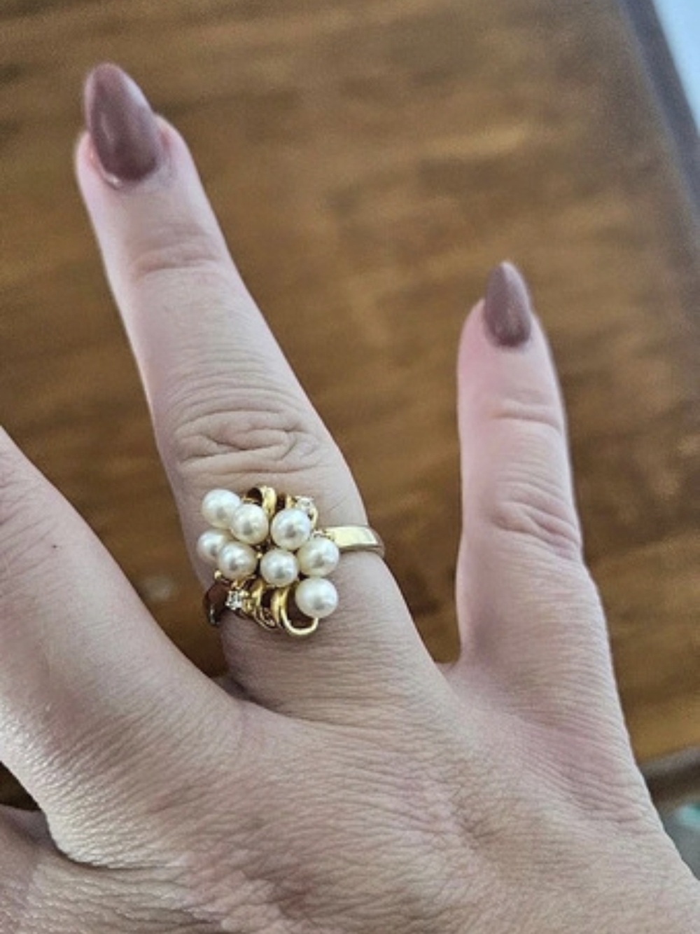 Floral Pearl Statement Ring in Gold & White Like New Size 9